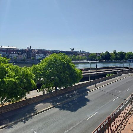 stilvolle Wohnung direkt in der City Würzburg Exterior foto