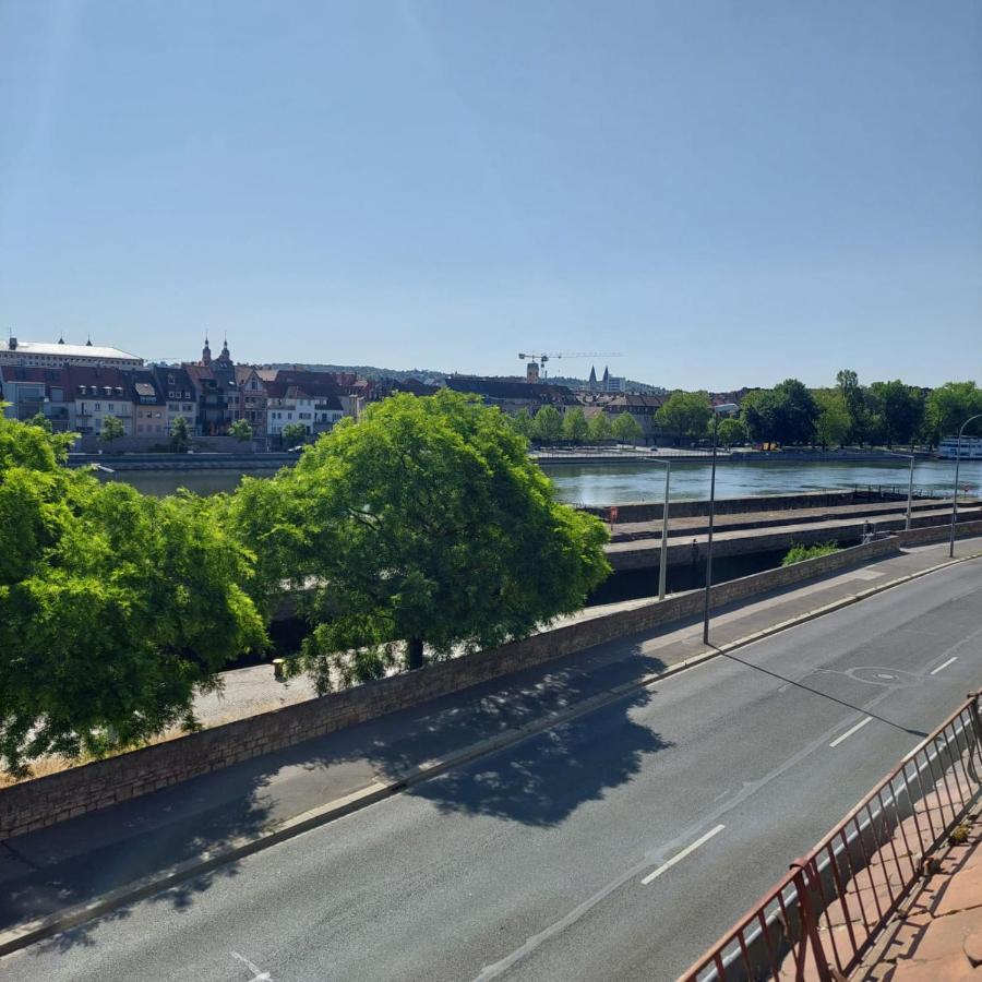 stilvolle Wohnung direkt in der City Würzburg Exterior foto